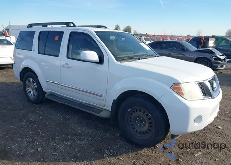 2011 Nissan Pathfinder Silver z USA, uszkodzony, nr VIN 5N1AR1NN2BC608409